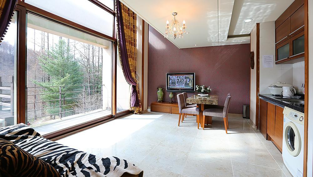 Hugel Heim Pension Пхёнчхан Экстерьер фото